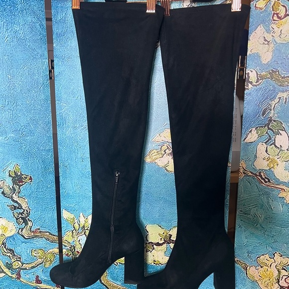Zara Basic Collection, knee-high faux suede boots. - Picture 1 of 13
